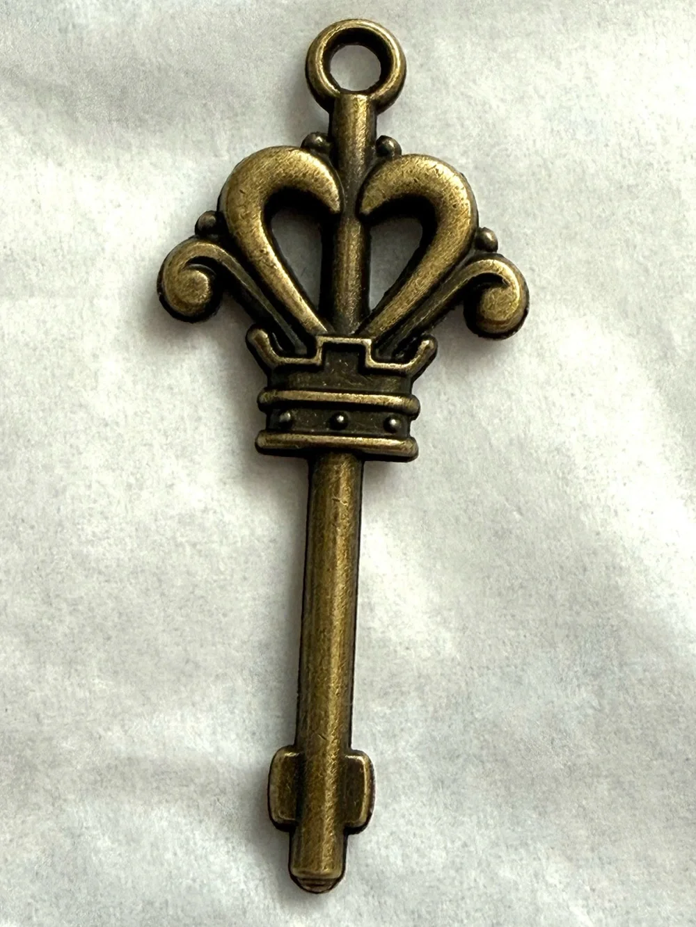 Antique Brass Fleur-de-Lis Decorative Key Wall Accent